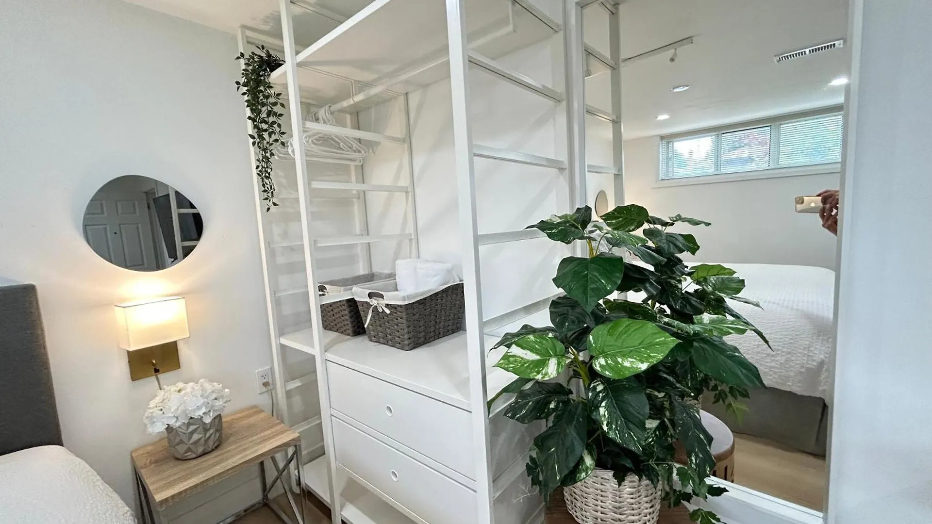 Homestay Modern Lux Family Rooms - Kingbed - Near Sheppard W Station Toronto