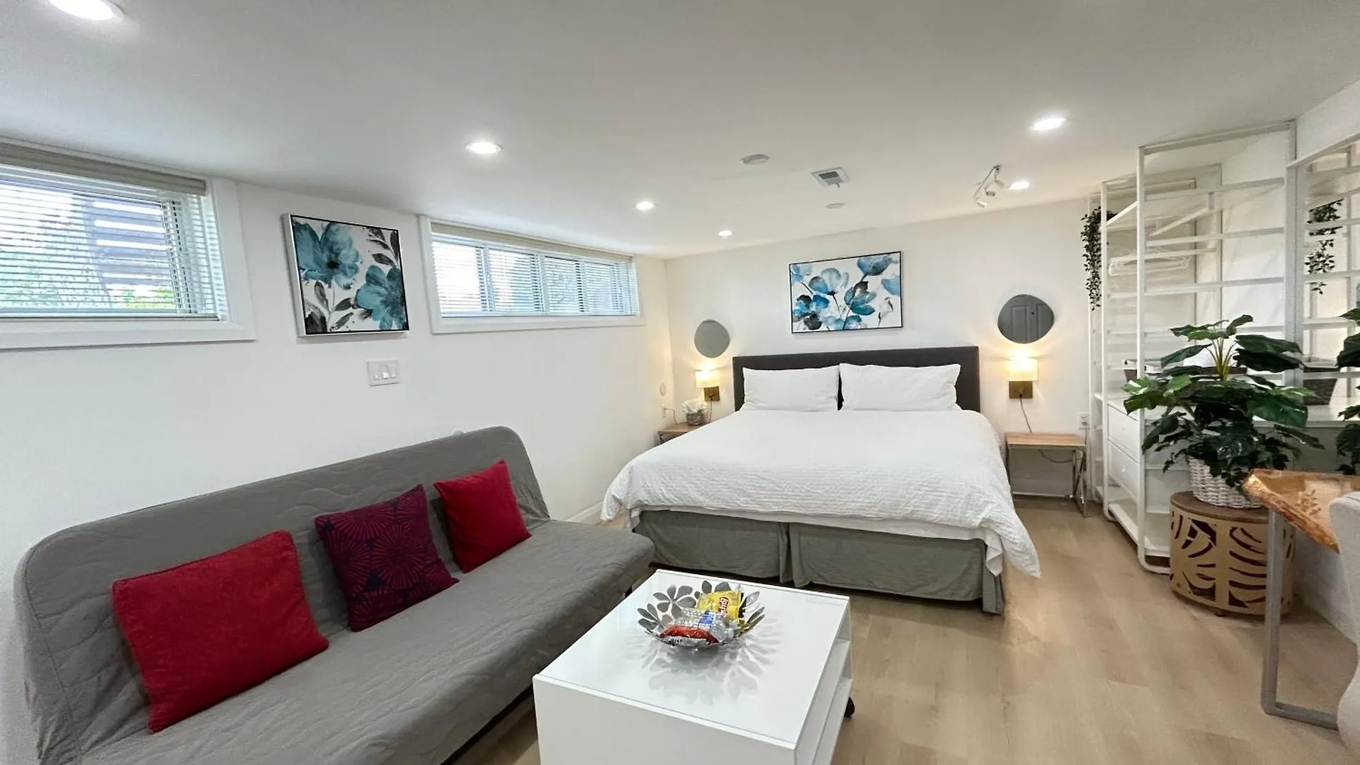 Homestay Modern Lux Family Rooms - Kingbed - Near Sheppard W Station Toronto