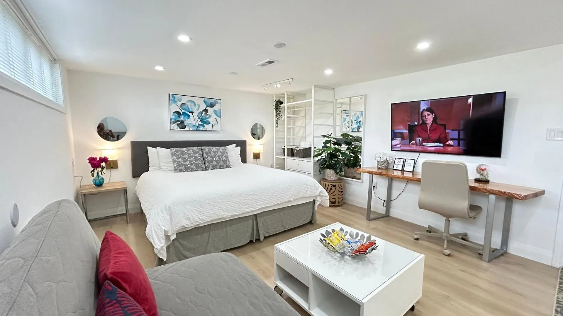 Modern Lux Family Rooms - Kingbed - Near Sheppard W Station Toronto 0*,