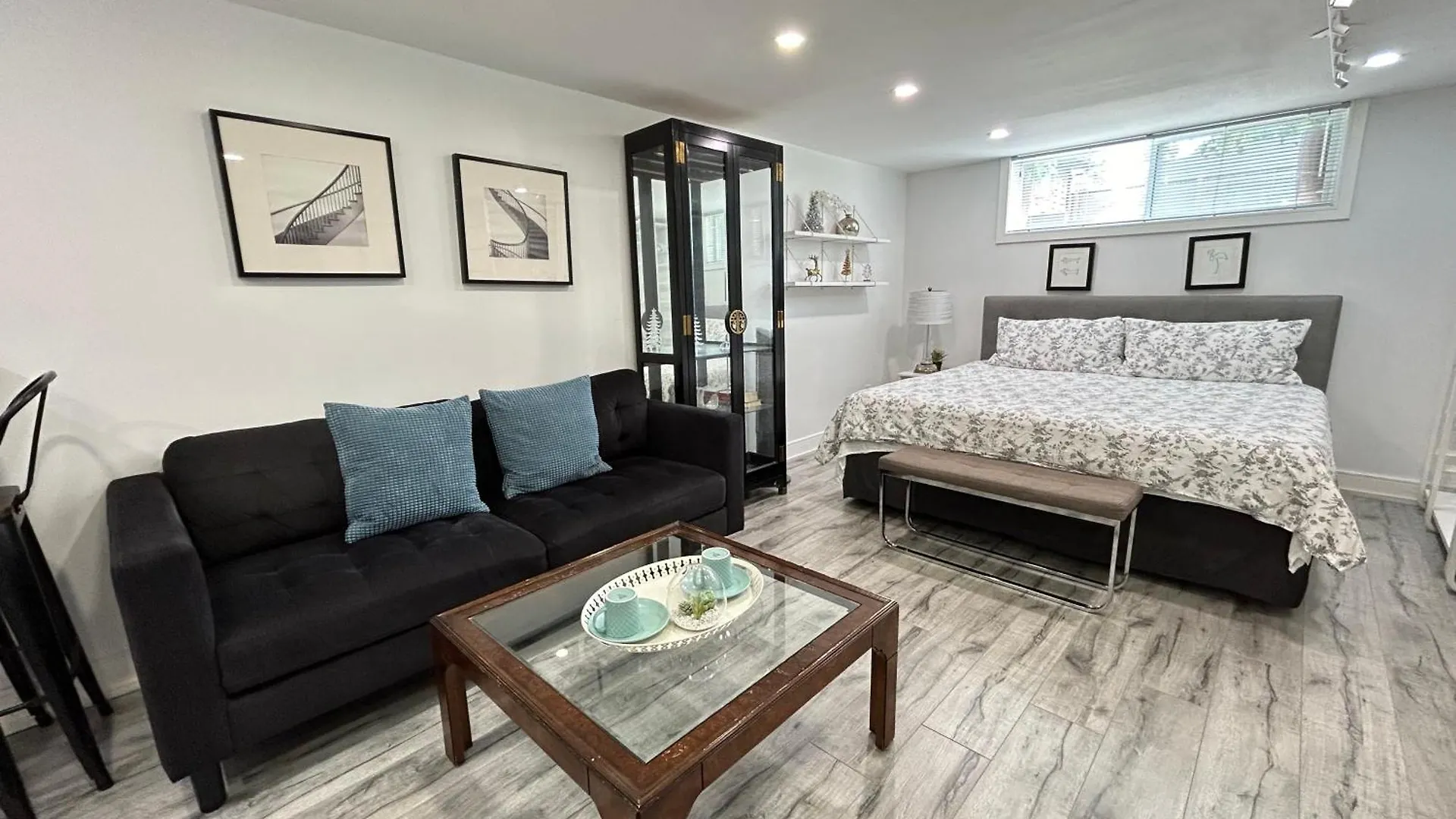 Modern Lux Family Rooms - Kingbed - Near Sheppard W Station Toronto 0*,  Canada