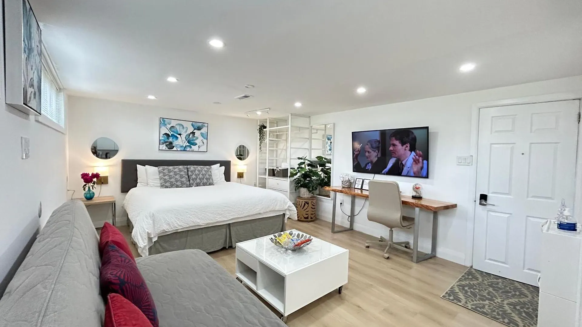 Modern Lux Family Rooms - Kingbed - Near Sheppard W Station Toronto 0*,